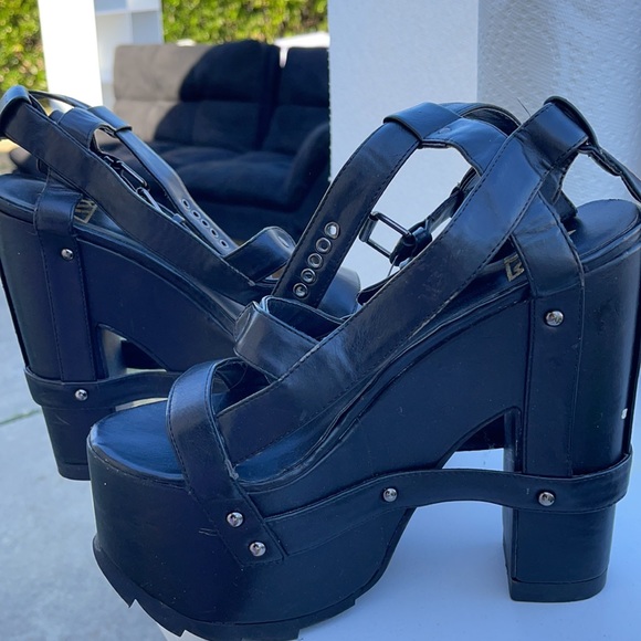 Dolls Kill Platform Heels - Picture 2 of 3